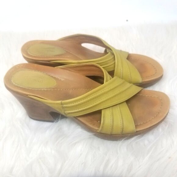 DANSKO WEDGE OLIVE GREEN LEATHER SANDALS - Picture 1 of 15